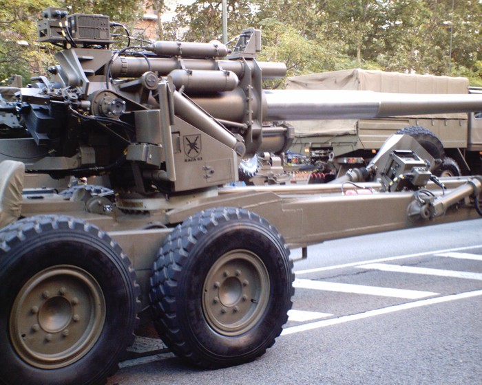 Bích kích pháo SIAC 155MM và xe tải kéo